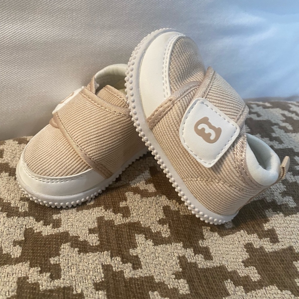BMCiTYBM Infant Cream Shoes NWOT
